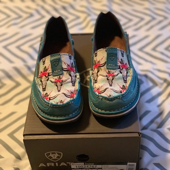 Ariat Shoes - Ariat Cruisers - Turquoise steer & floral print